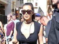 Kim Kardashian na spacerze z dzieckiem
